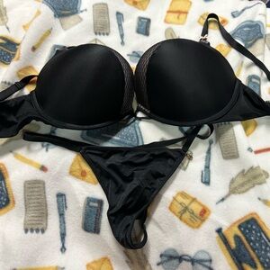 Victoria’s Secret bombshell bra 34D and vstring O/S set.